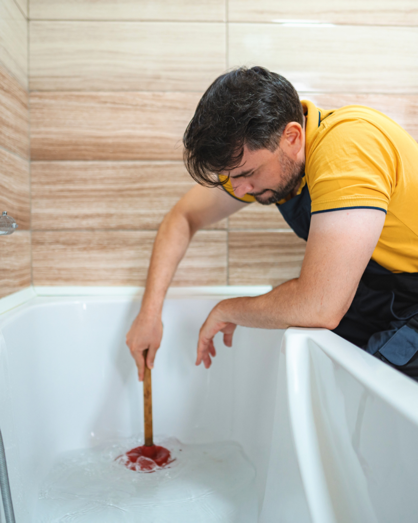 Desentupimento de banheira com remoção de cabelos e resíduos